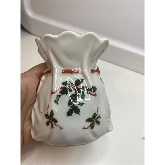 Vintage Lefton Hand Painted Christmas Holly Vases 03728 Bag Shaped 4 Inch Tall - Picture 2 of 9